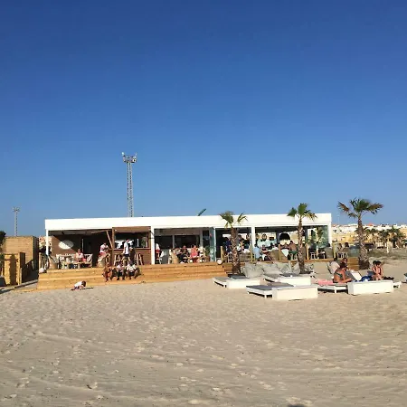 With Ocean Views And Pool Hébergement de vacances