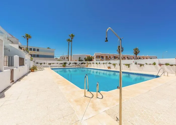 Σπίτι διακοπών With Ocean Views And Pool Ταρίφα